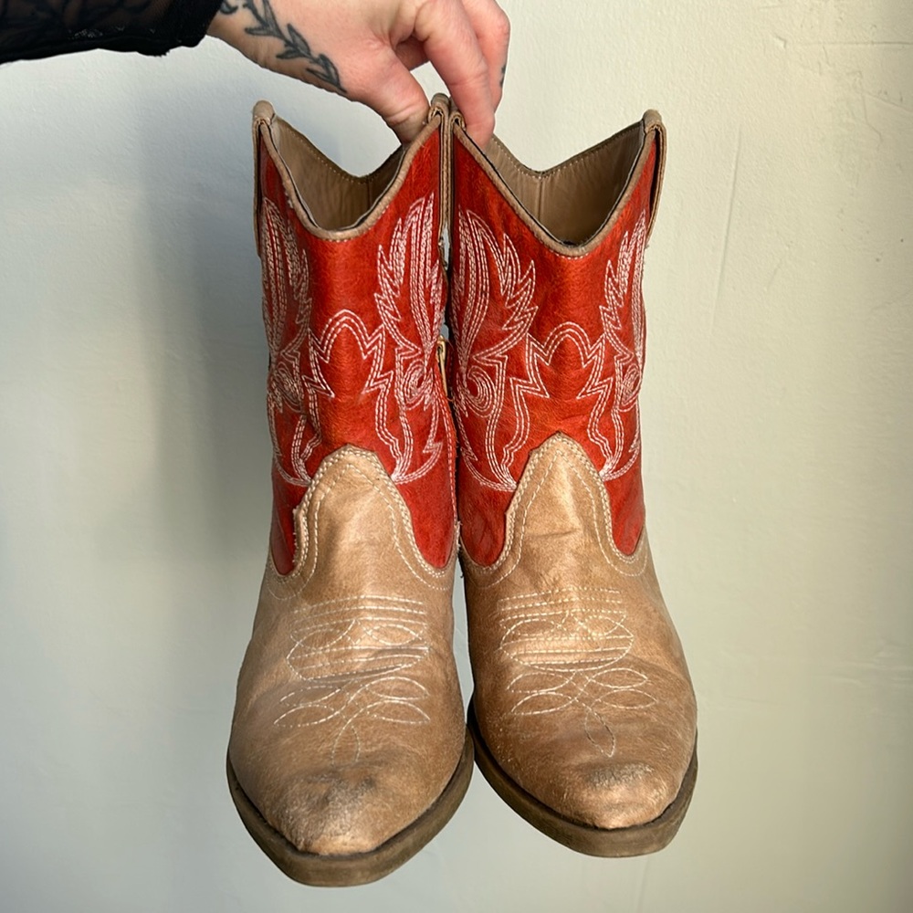 Cowgirl orange daytrip buckle booties Size 8